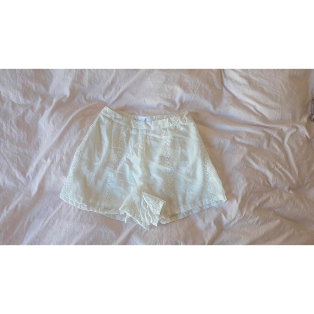 Missguided Women's White and Cream Shorts